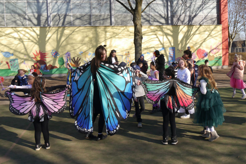 Fasching an der Burgweide - verkleidete Menschen