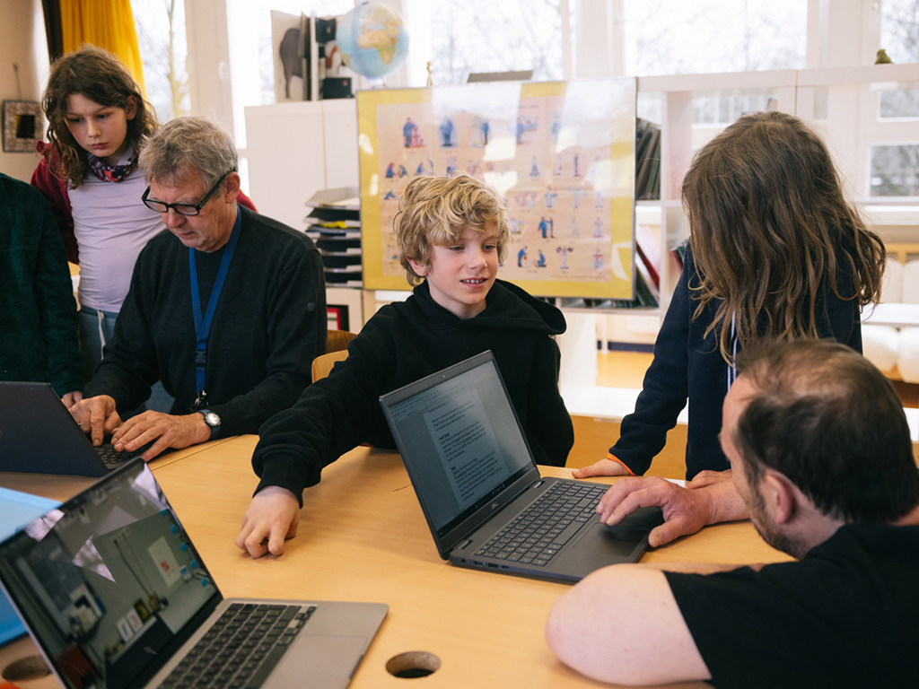 Demokratiearbeit an der Schule an der Burgweide. Redaktionssitzung Burgnews