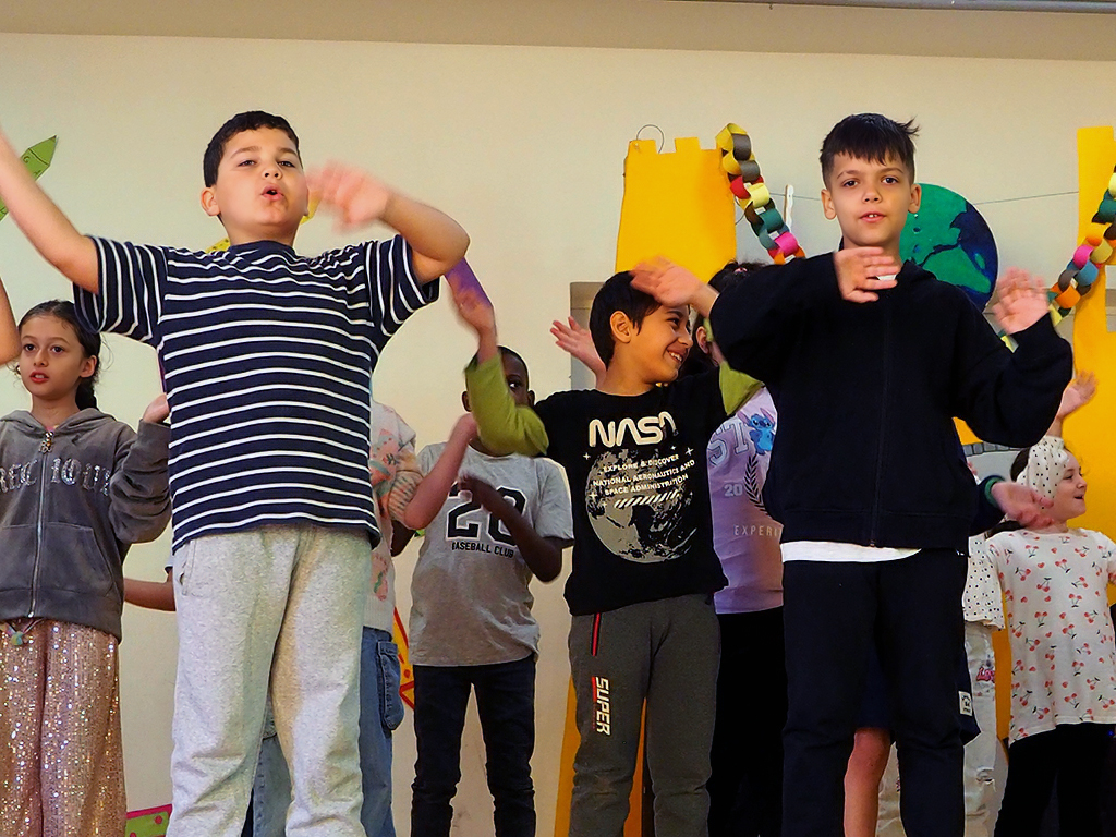 Kinderchor auf der Bühne